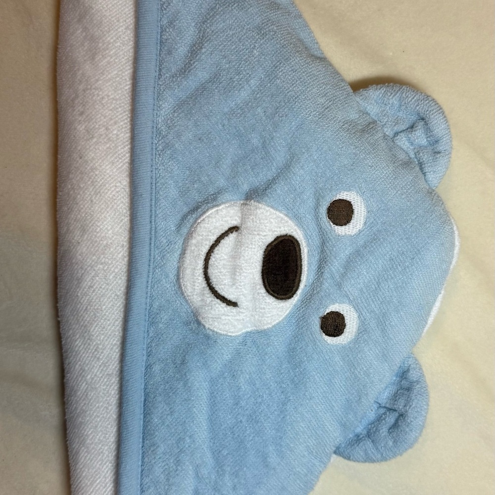 kids hooded towel
bear face EUC